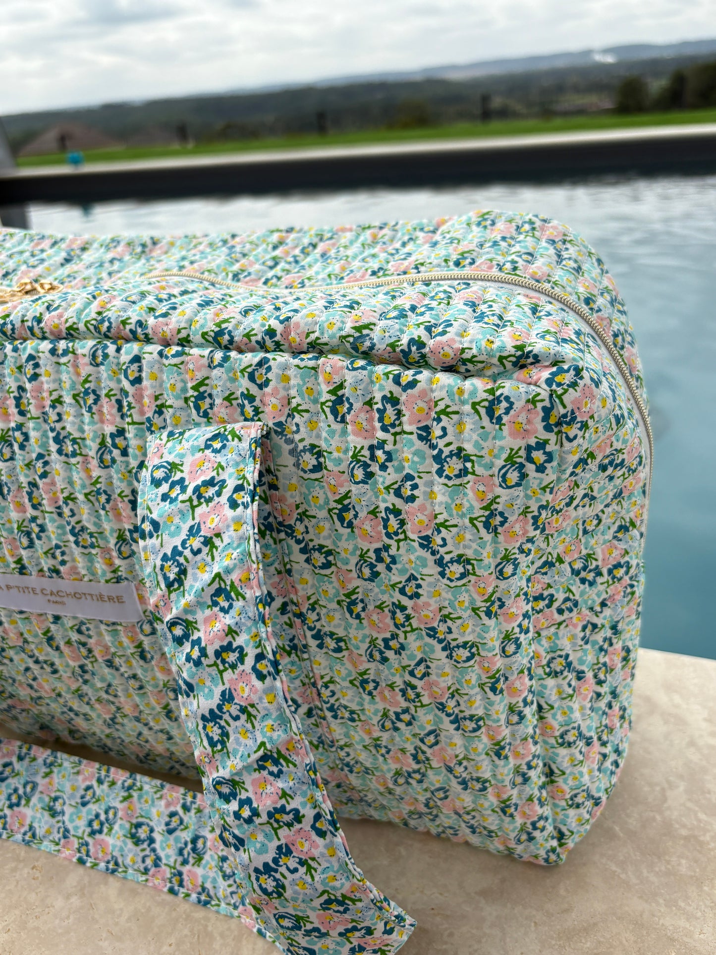 Sac week-end polochon en coton matelassé liberty fleuri bleu turquoise et touches orange