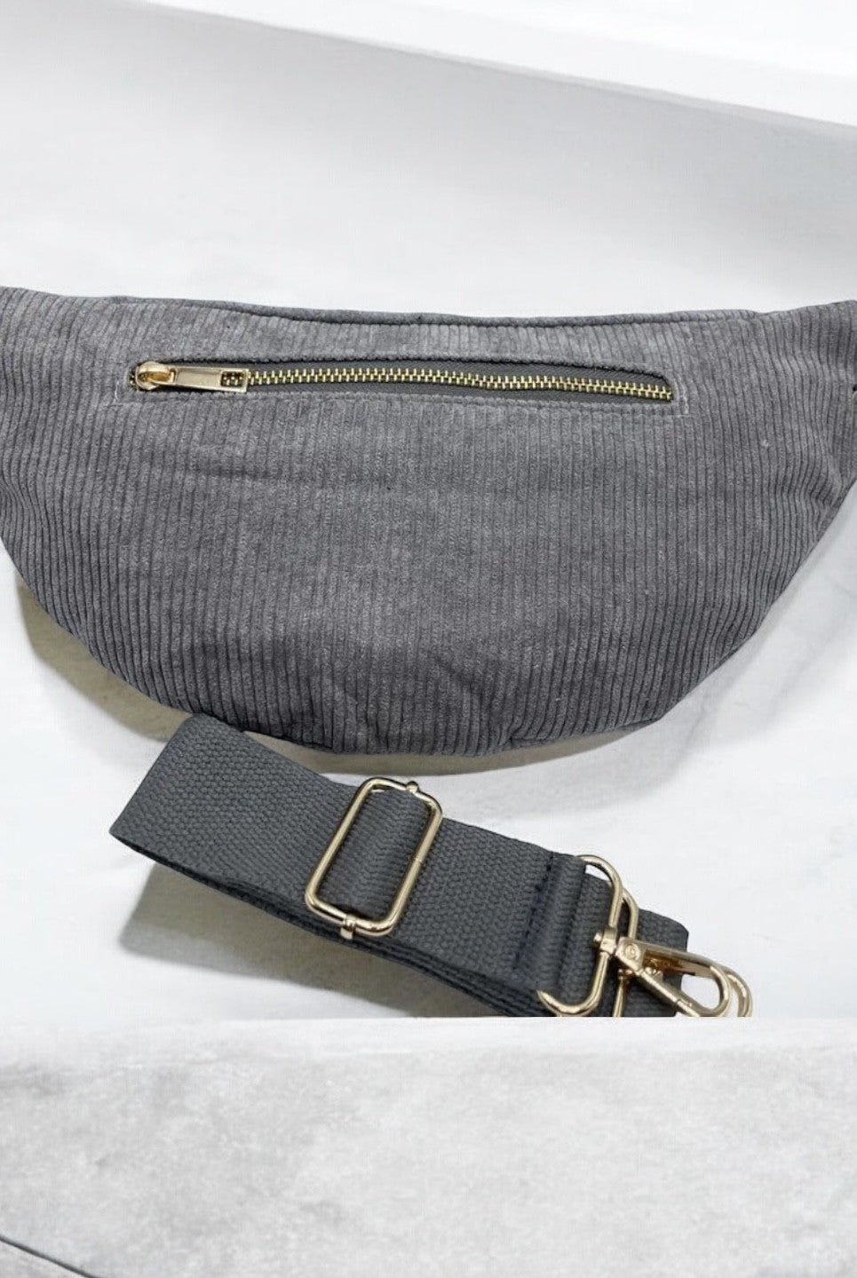 Sac banane velours cotelé gris