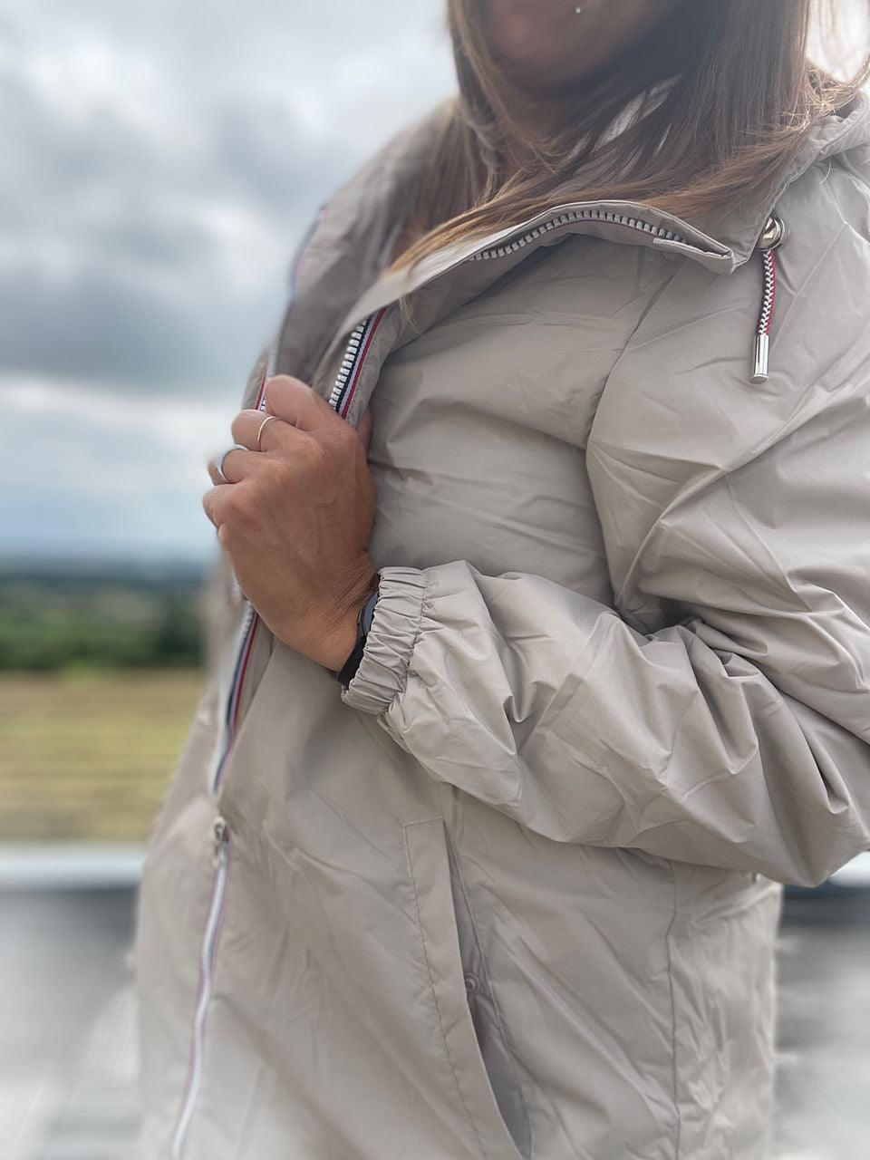Laura Jo - Imperméable long doublé en fausse fourrure cordon tricolore couleur beige