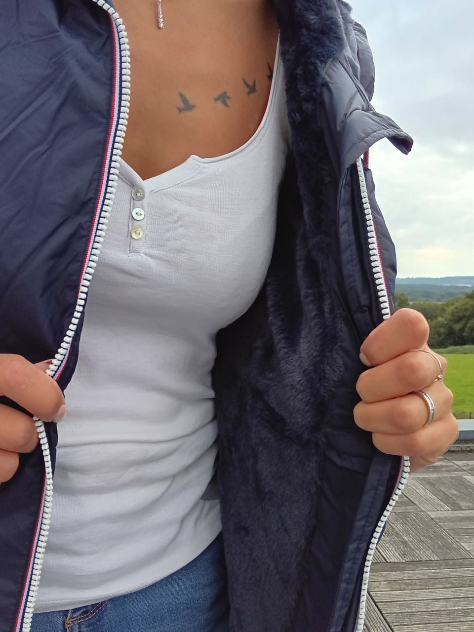 Laura Jo - Imperméable mi long doublé en fausse fourrure cordon tricolore couleur bleu marine