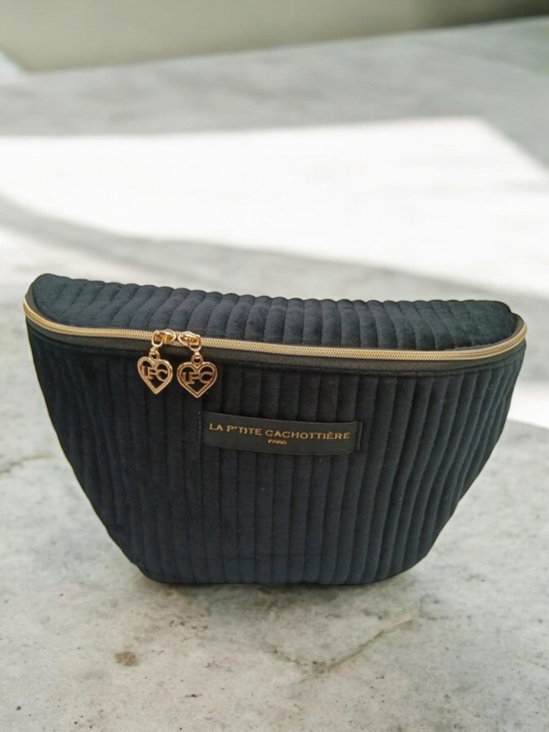 Sac banane en velours côtelé noir “La P’tite cachottière”