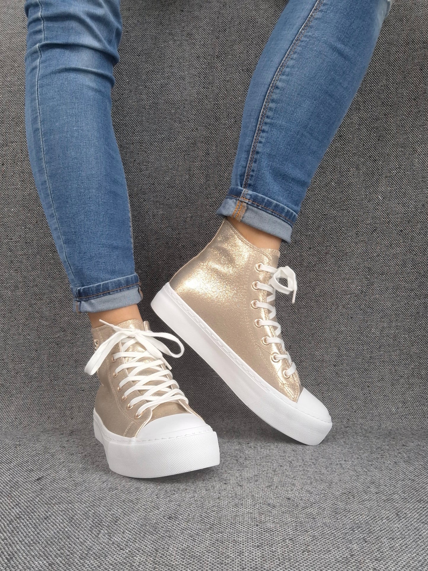 Chaussures baskets hautes tissu doré inscription "LOVE" style converse