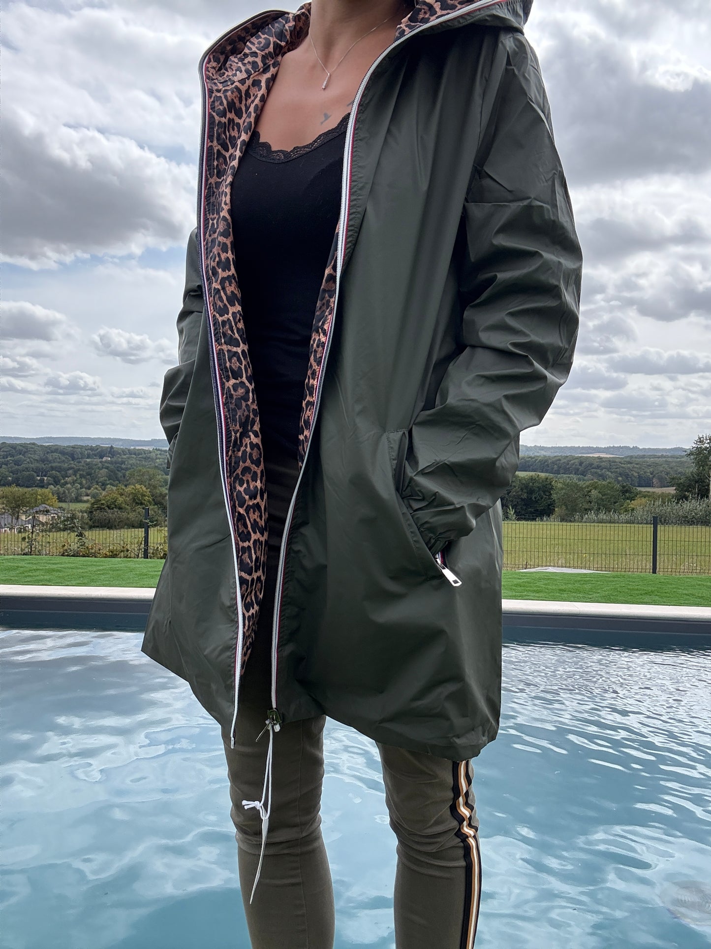 New Lolo - Imperméable réversible long sans garnissage ouate couleur kaki/léopard - Curvy