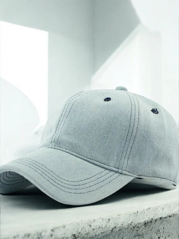 Casquette unisexe en coton ; couleur bleu denim clair Le Petit Placard