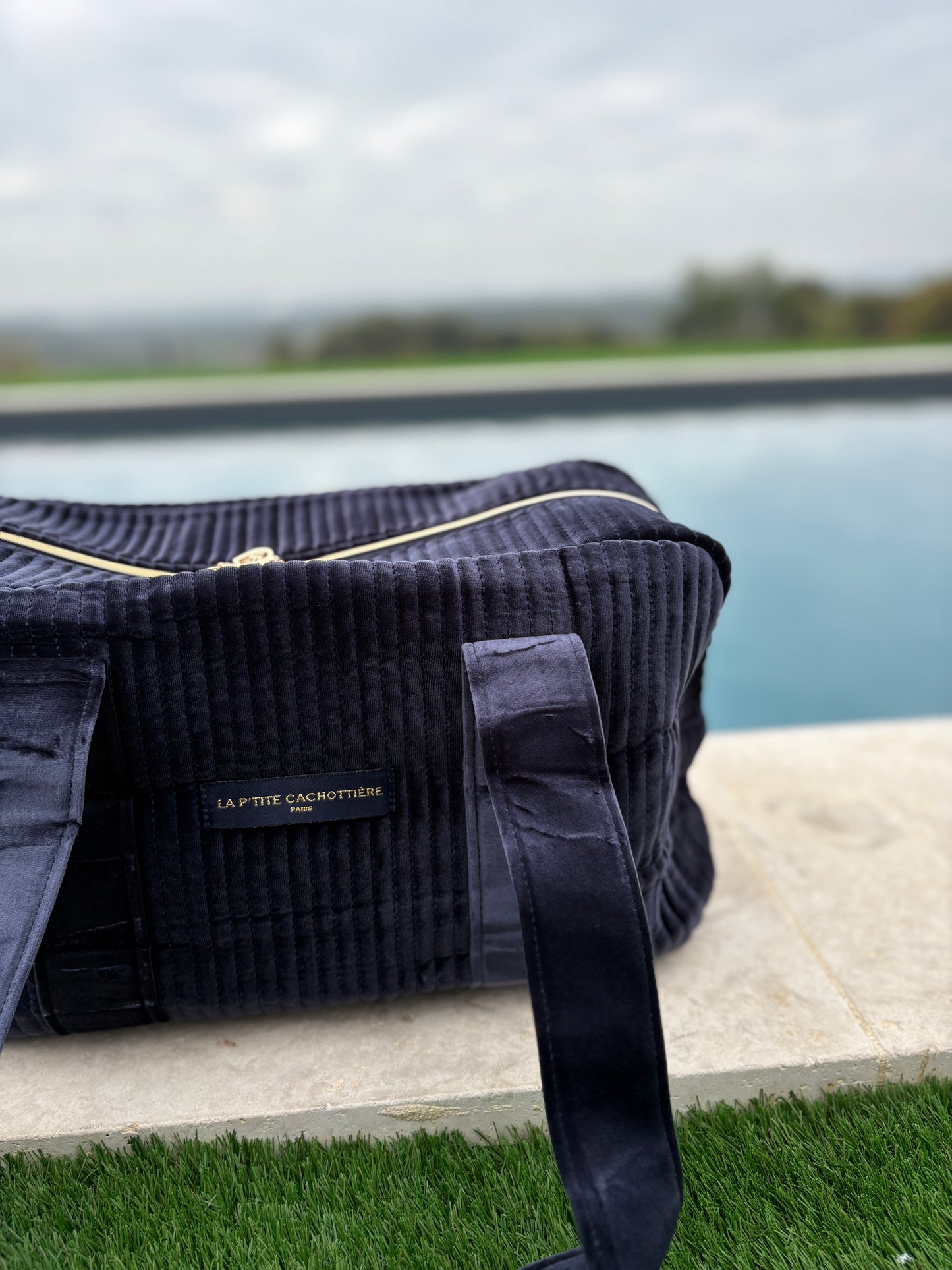 Sac week-end de voyage polochon velours matelassé bleu marine