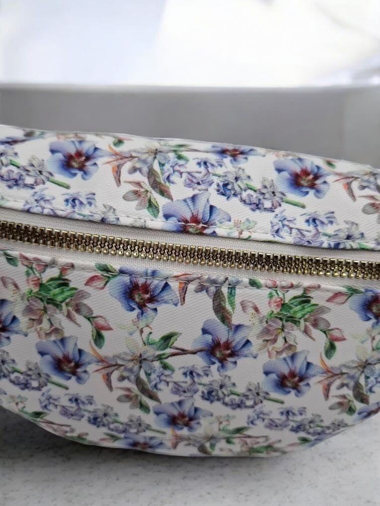 Sac banane en tissu coton liberty blanc à motif floral à tons bleus
