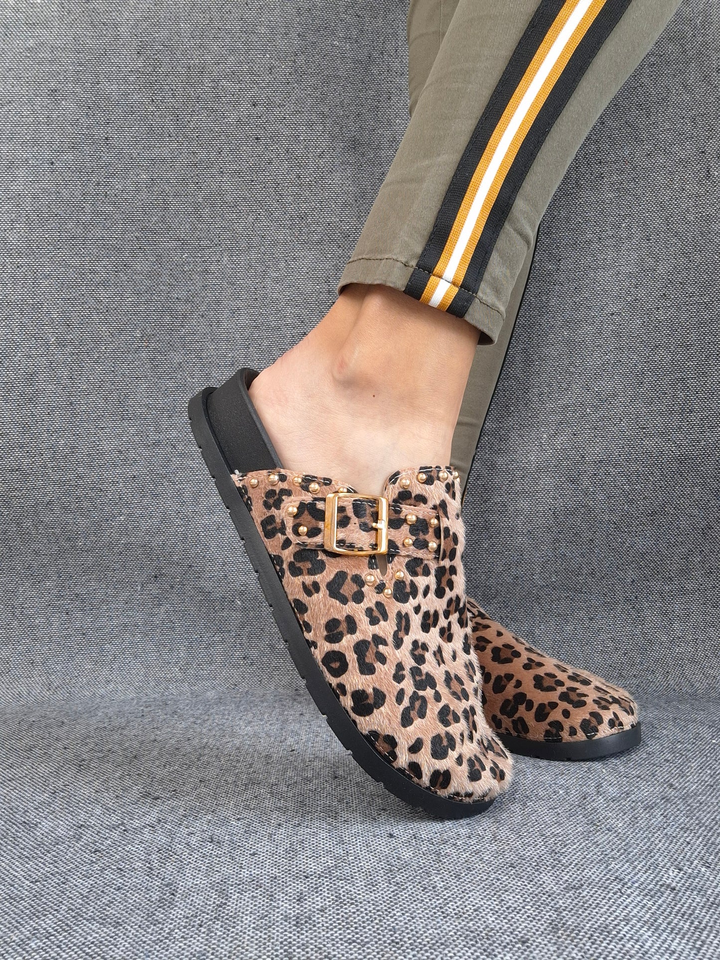Chaussures sandales fermées type birk léopard à semelle intérieur noire