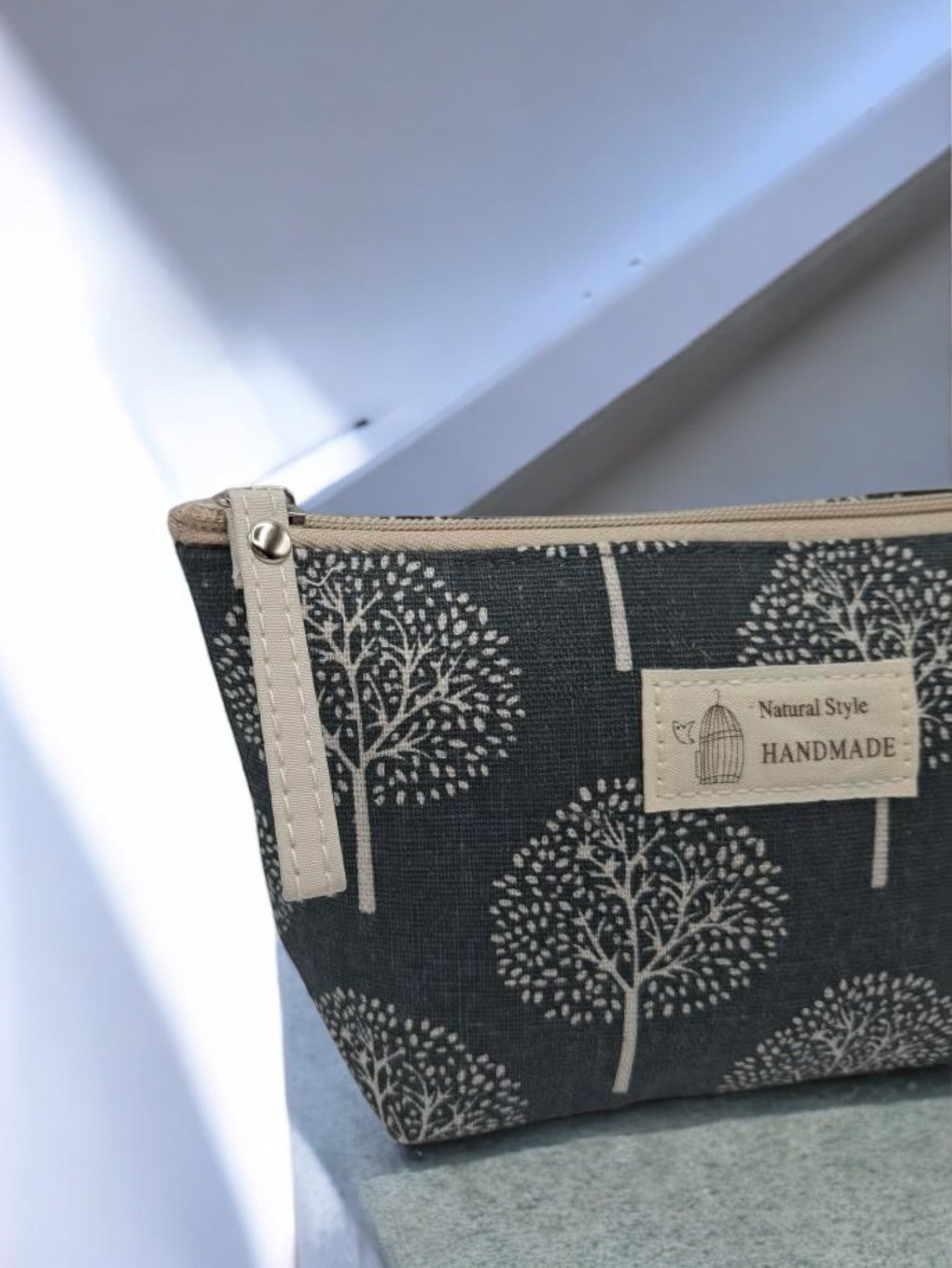 Trousse en coton gris motifs arbres blanc