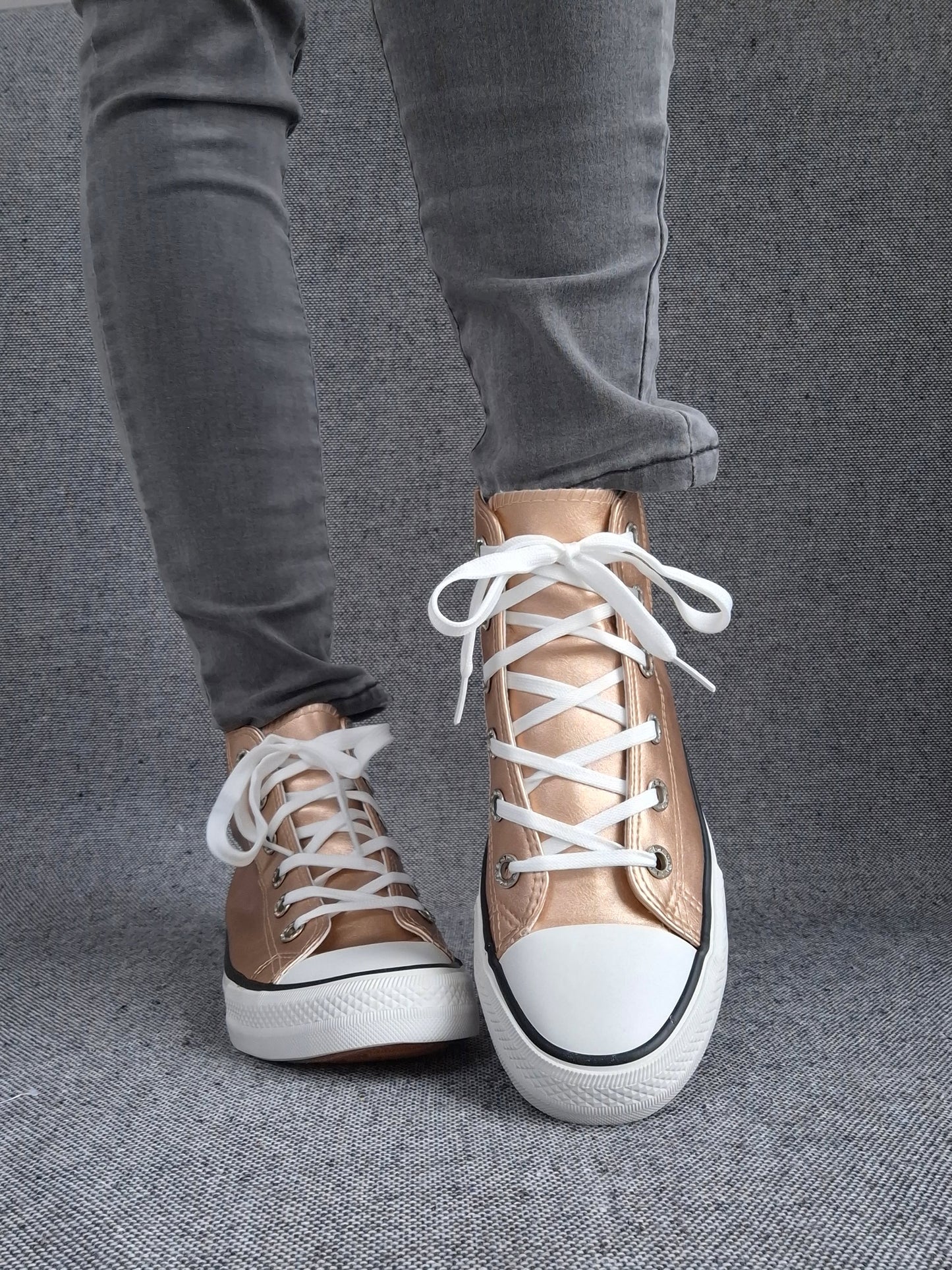 Chaussures baskets hautes cuivre champagne et blanche style converse