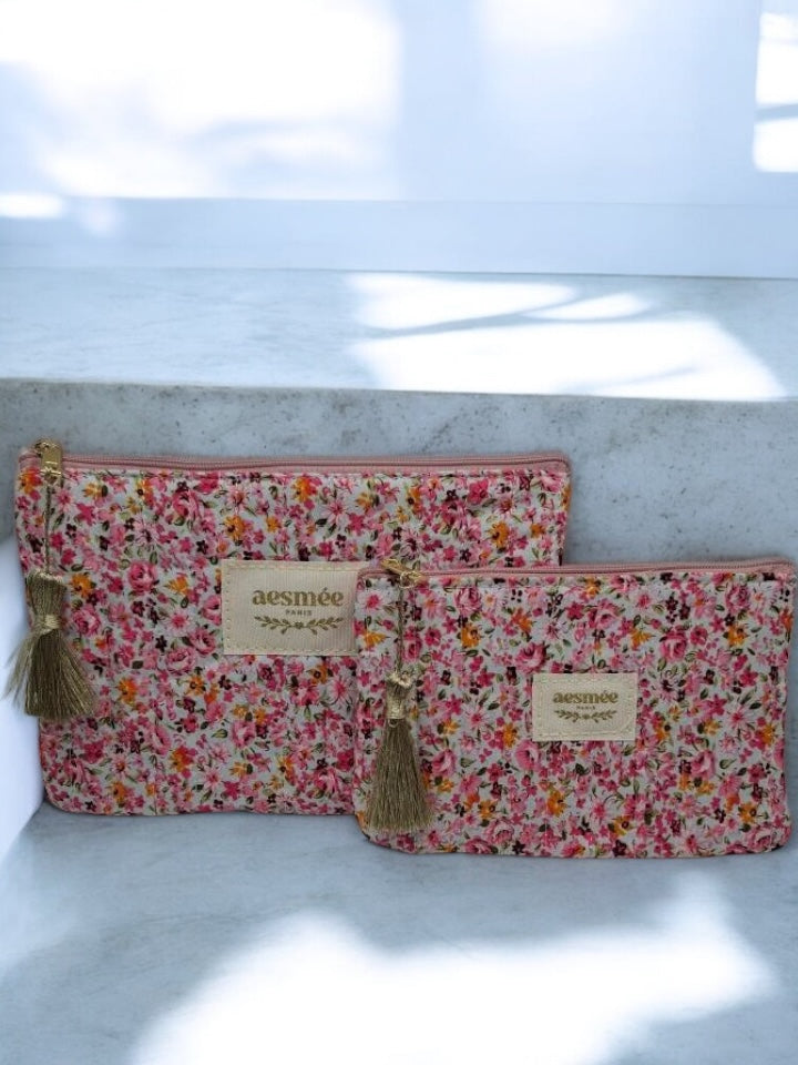 Trousse et pochette en coton motif floral avec des nuances de rose, jaune et blanc