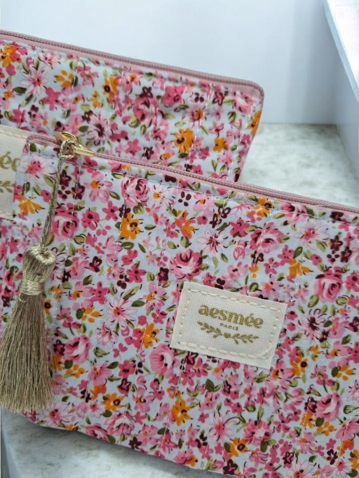 Trousse et pochette en coton motif floral avec des nuances de rose, jaune et blanc