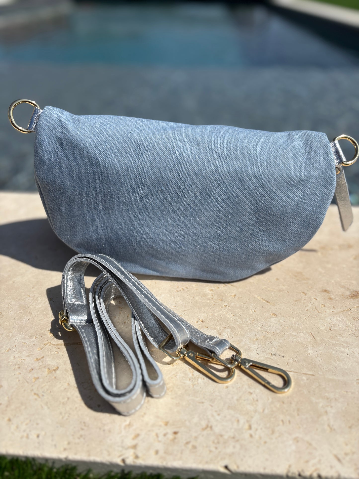 Sac banane tissu jean bandouliere grise en cuir
