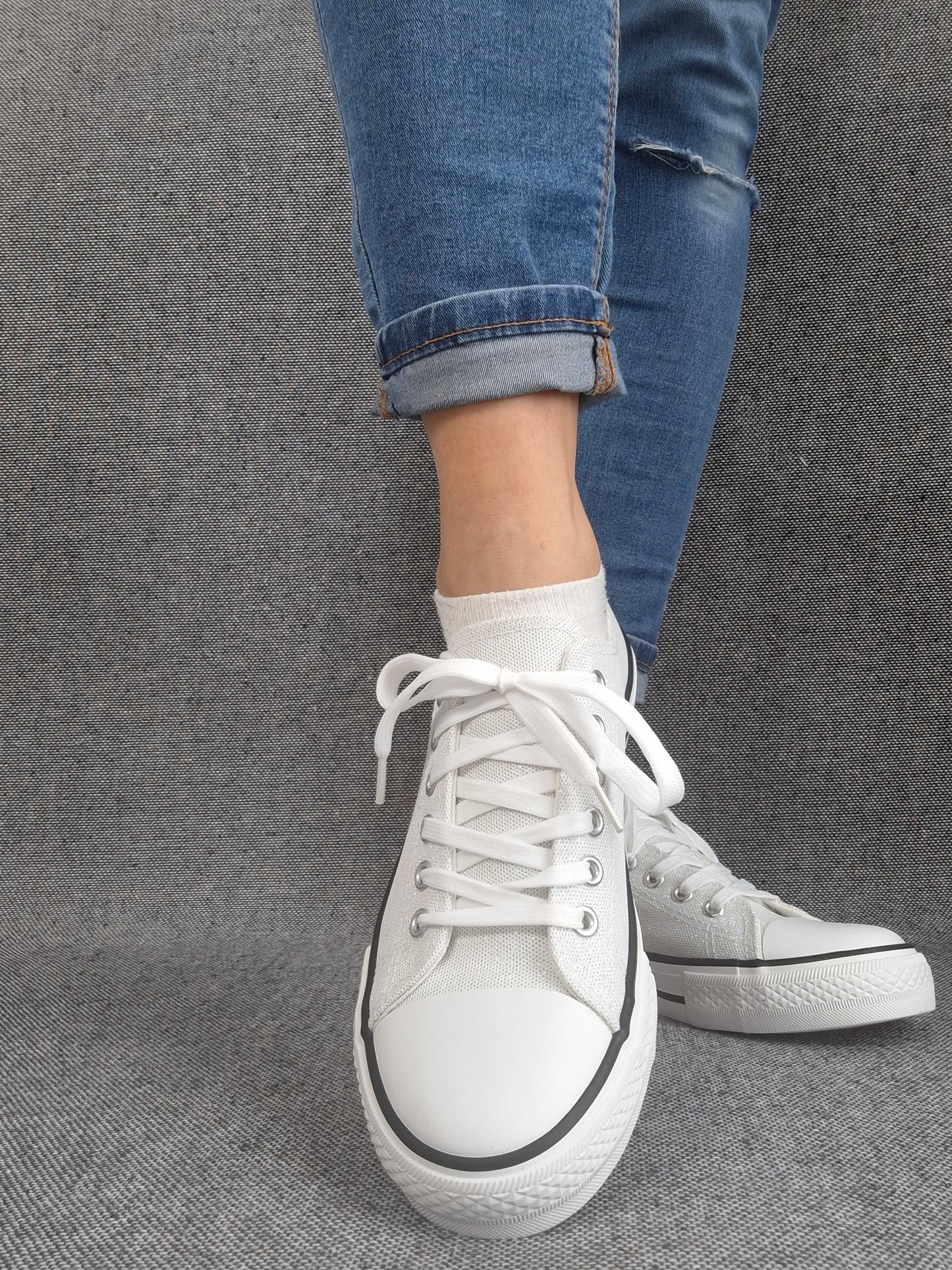 Chaussures baskets basses gris pailleté et blanc style converse
