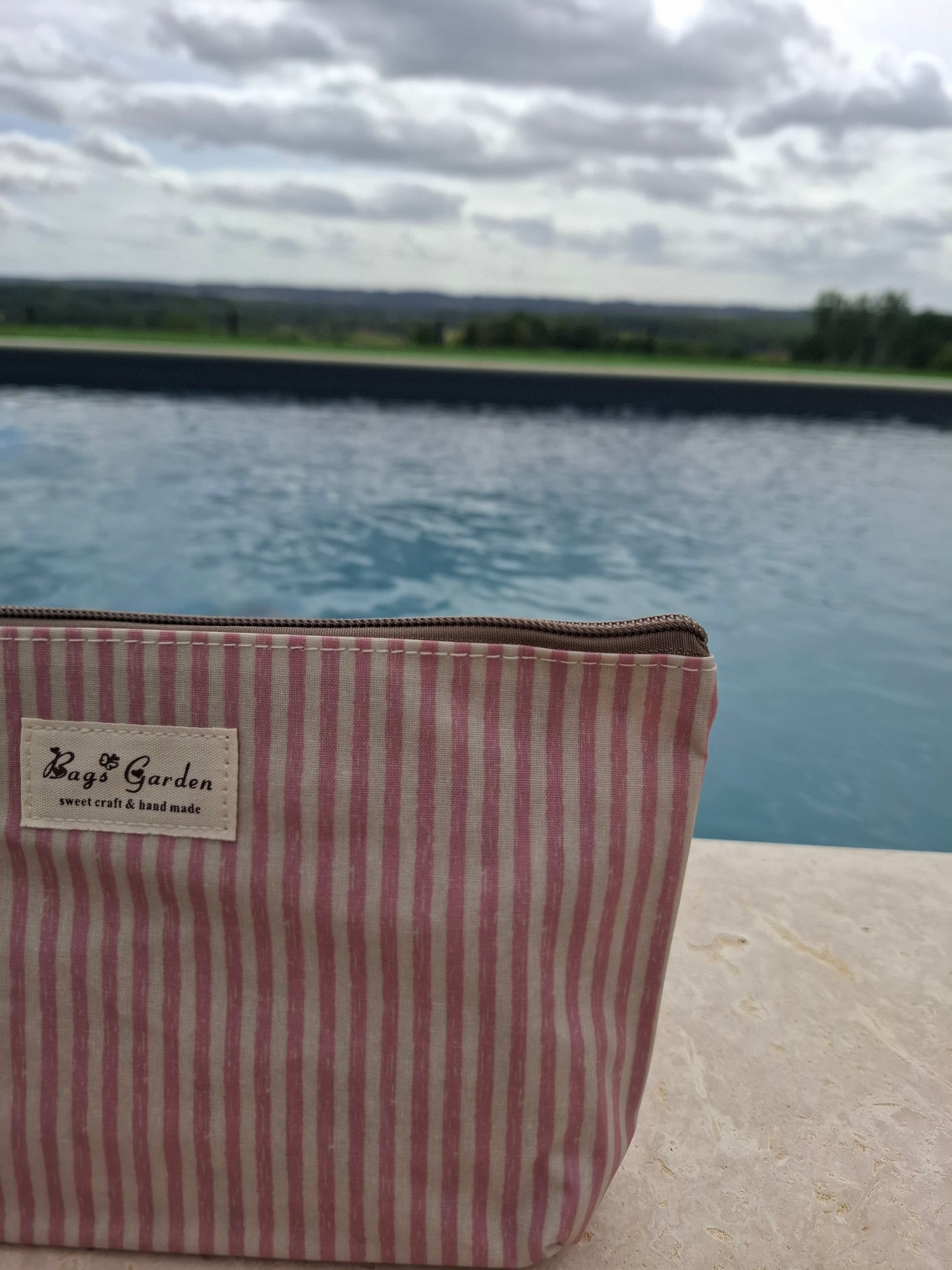 Pochette trousse en tissu imperméabilisé rose et blanc