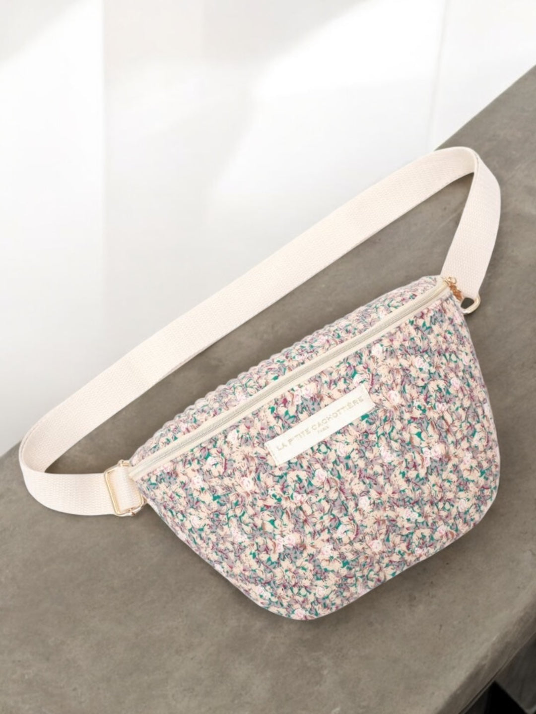 Sac banane en coton liberty fleuri beige lilas « La Ptite cachottière »