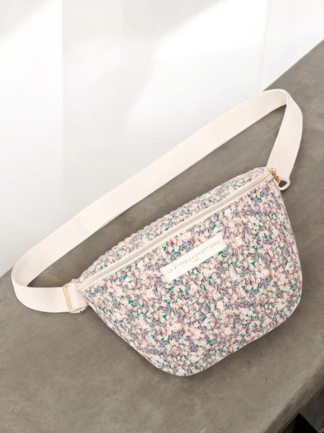 Riñonera de algodón con estampado floral Liberty beige lila «La Ptite cachottière»