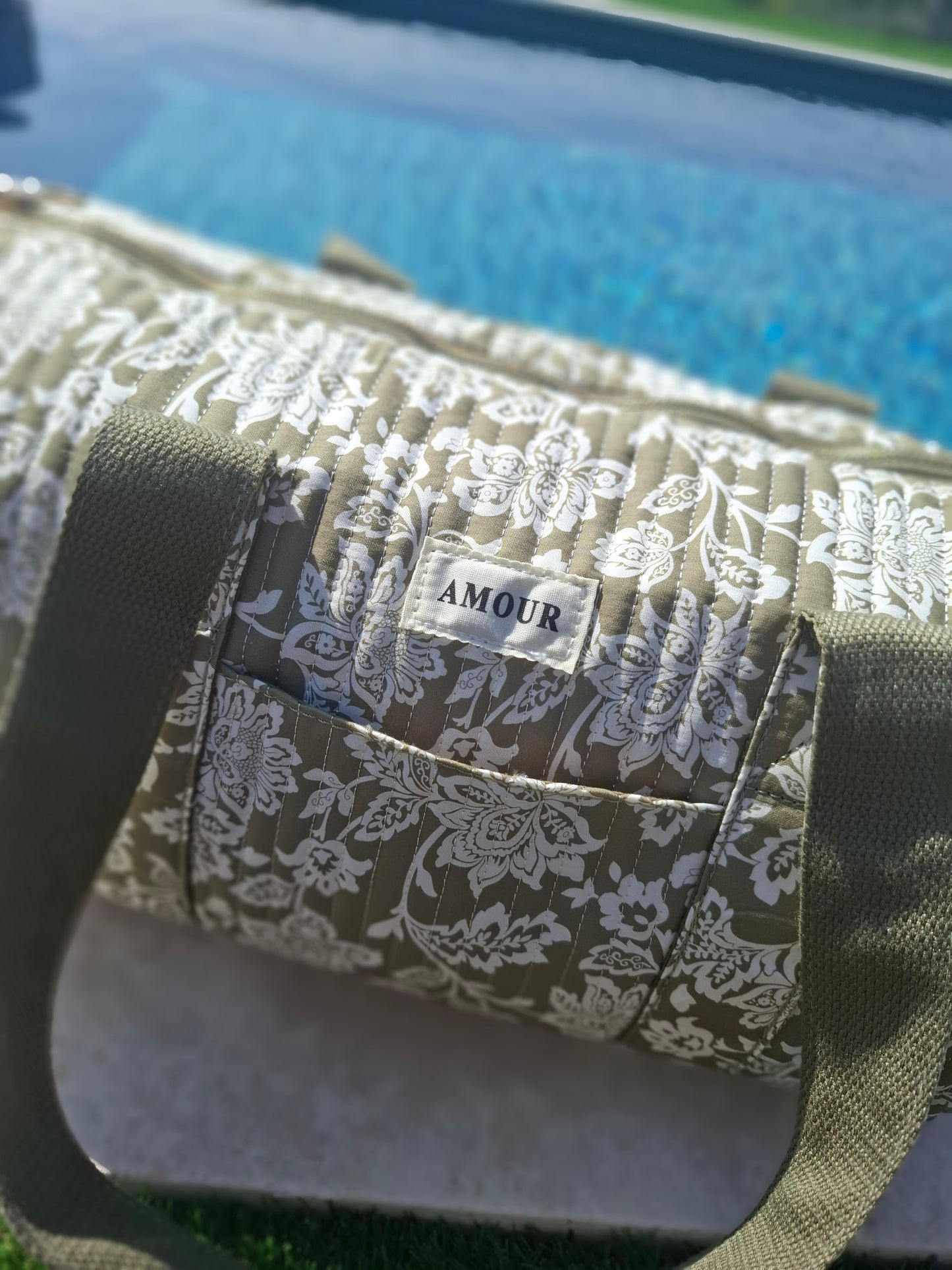 Sac polochon en coton matelassé liberty toile de jouy fleuri vert kaki et blanc
