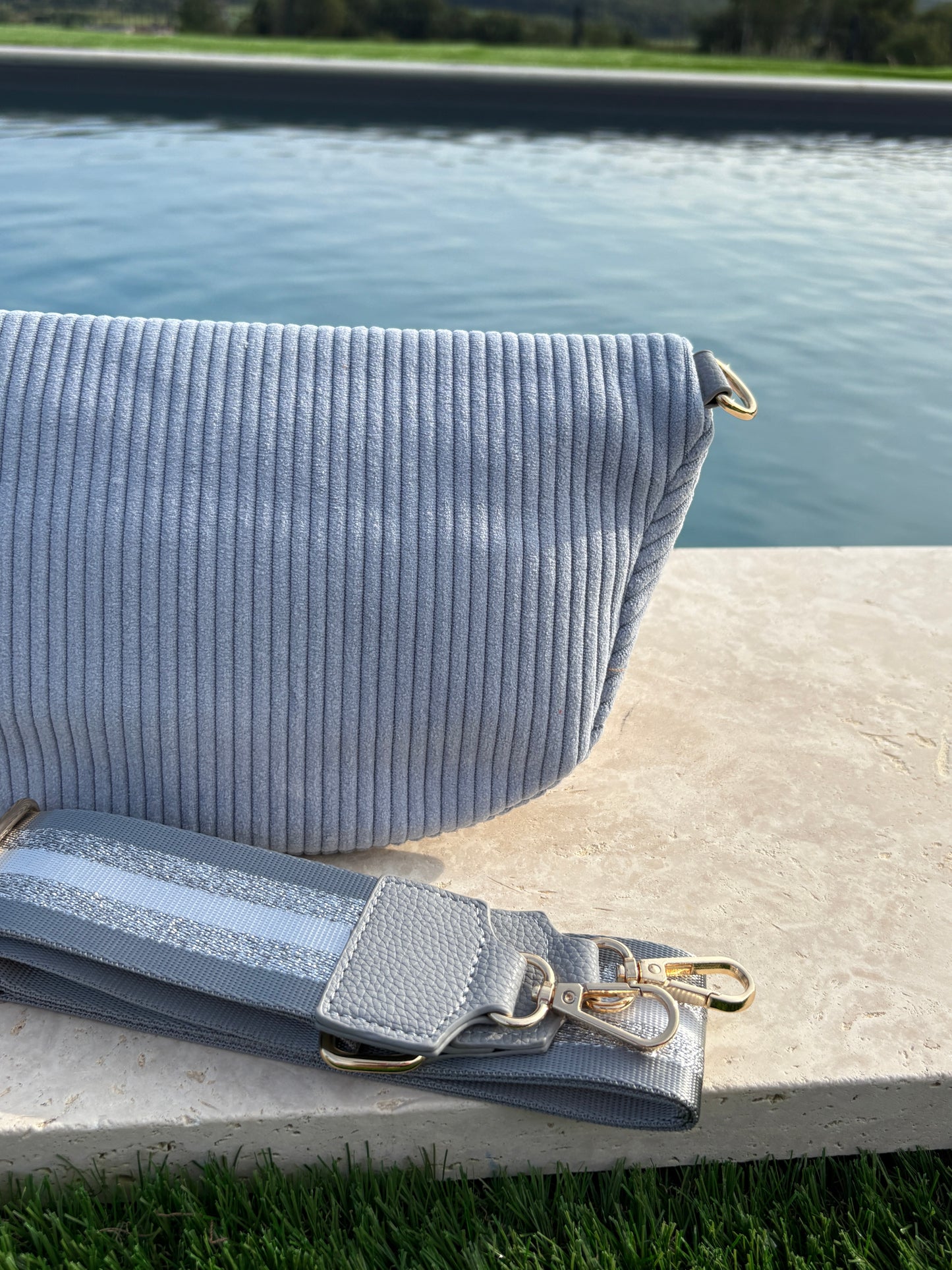 Sac banane XL velours côtelé 2 poches bleu ciel sangle fantaisie