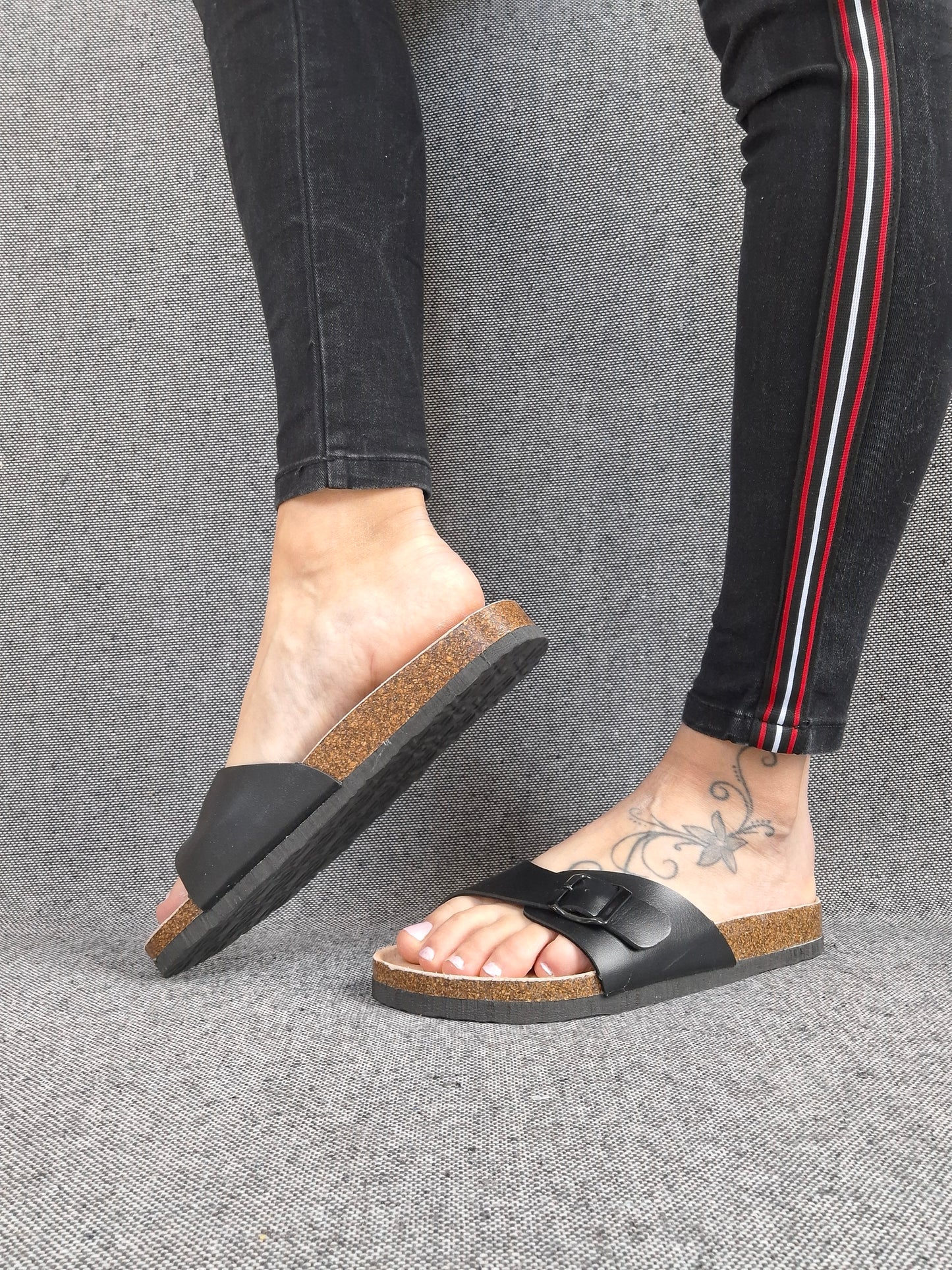 Chaussures sandales large bride noir intérieur cuir