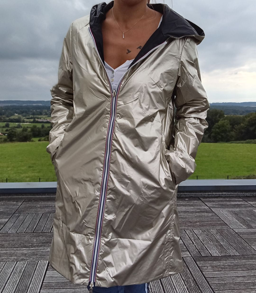 Laura Jo - Imperméable réversible long mi-saison garnissage ouate couleur noir / doré - Curvy