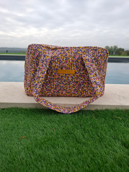 Sac week-end polochon en coton matelassé jaune liberty fleuris rose et violet