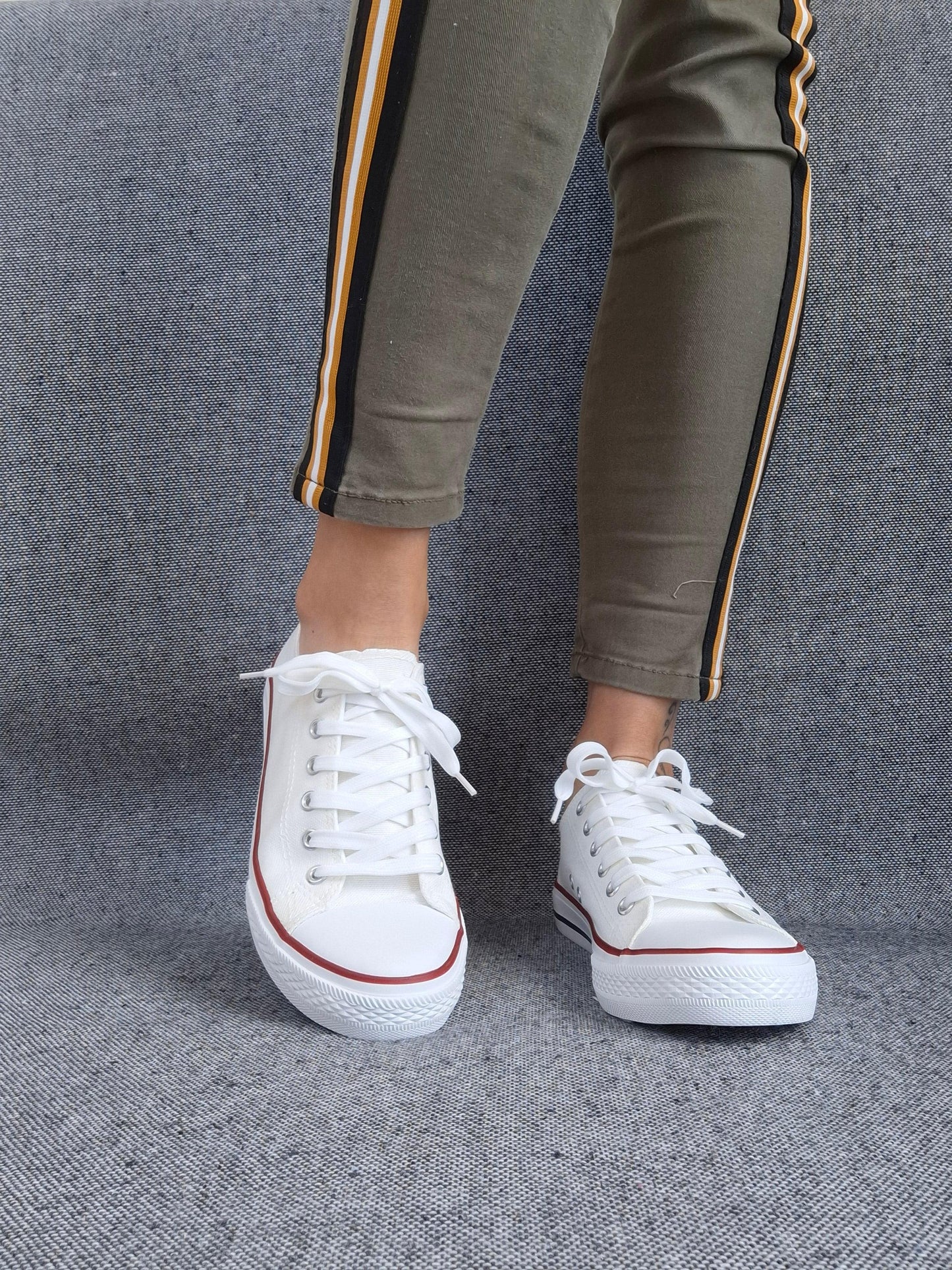 Chaussures baskets basses toile blanche style converse