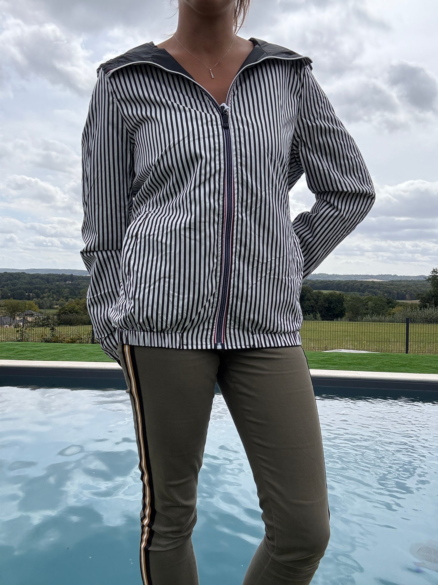 New Lolo - Manteau court mi fesses léger imperméable réversible noir capuche intérieur marin rayé noir blanc - Curvy
