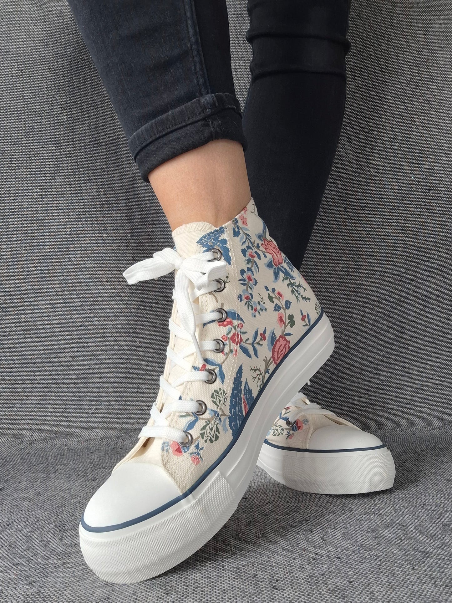 Chaussures baskets hautes en toile motif liberty floral style converse