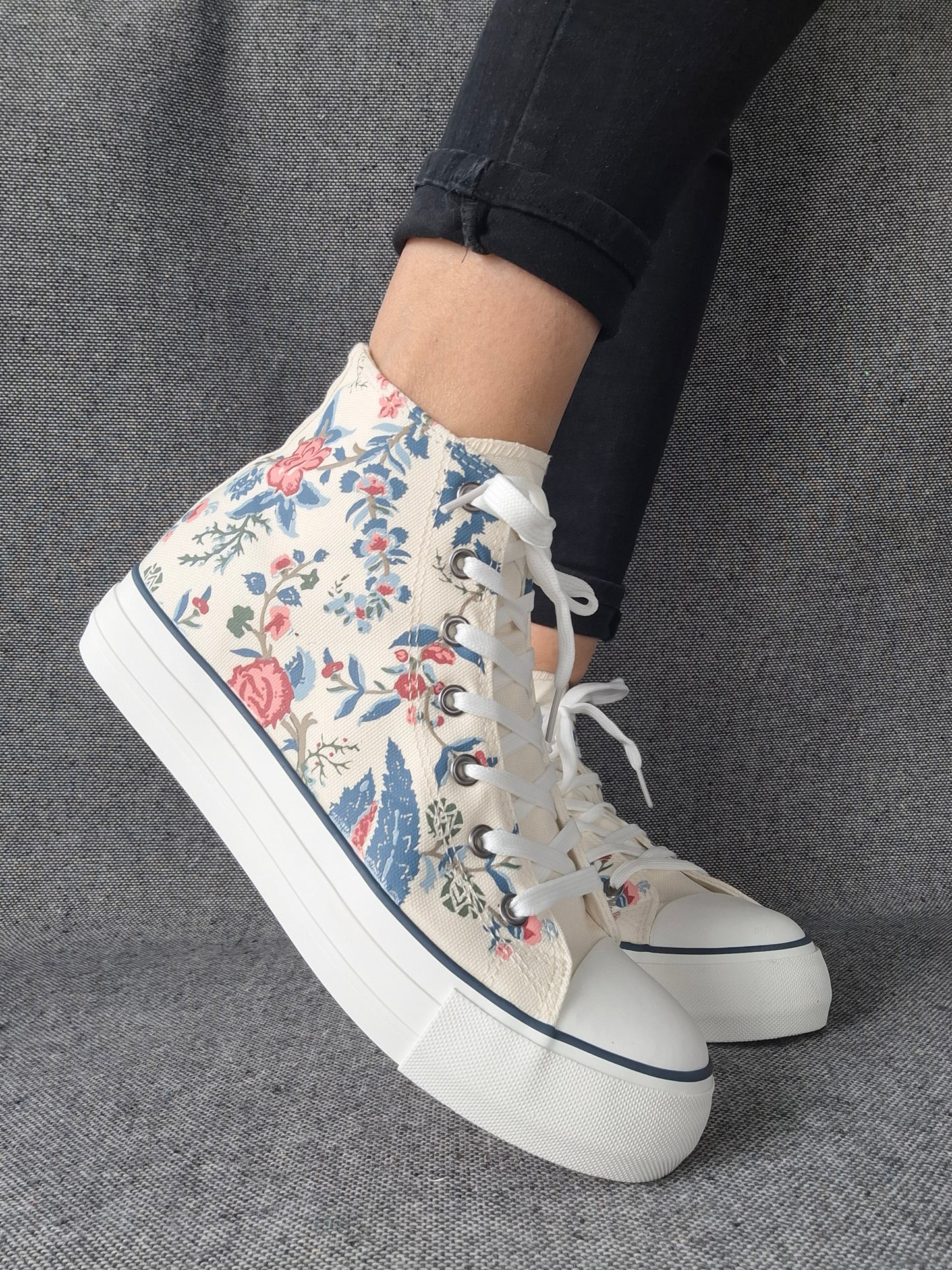 Chaussures baskets hautes en toile motif liberty floral style converse