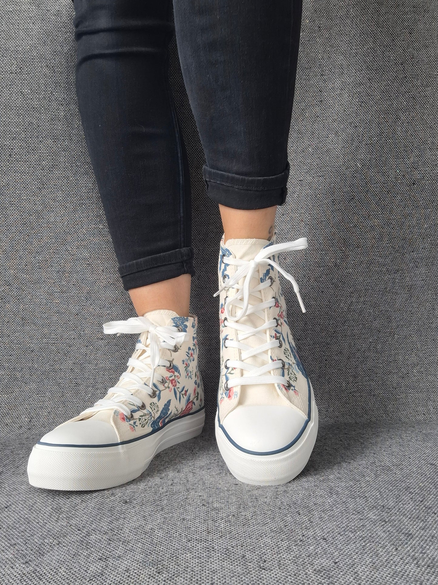 Chaussures baskets hautes en toile motif liberty floral style converse