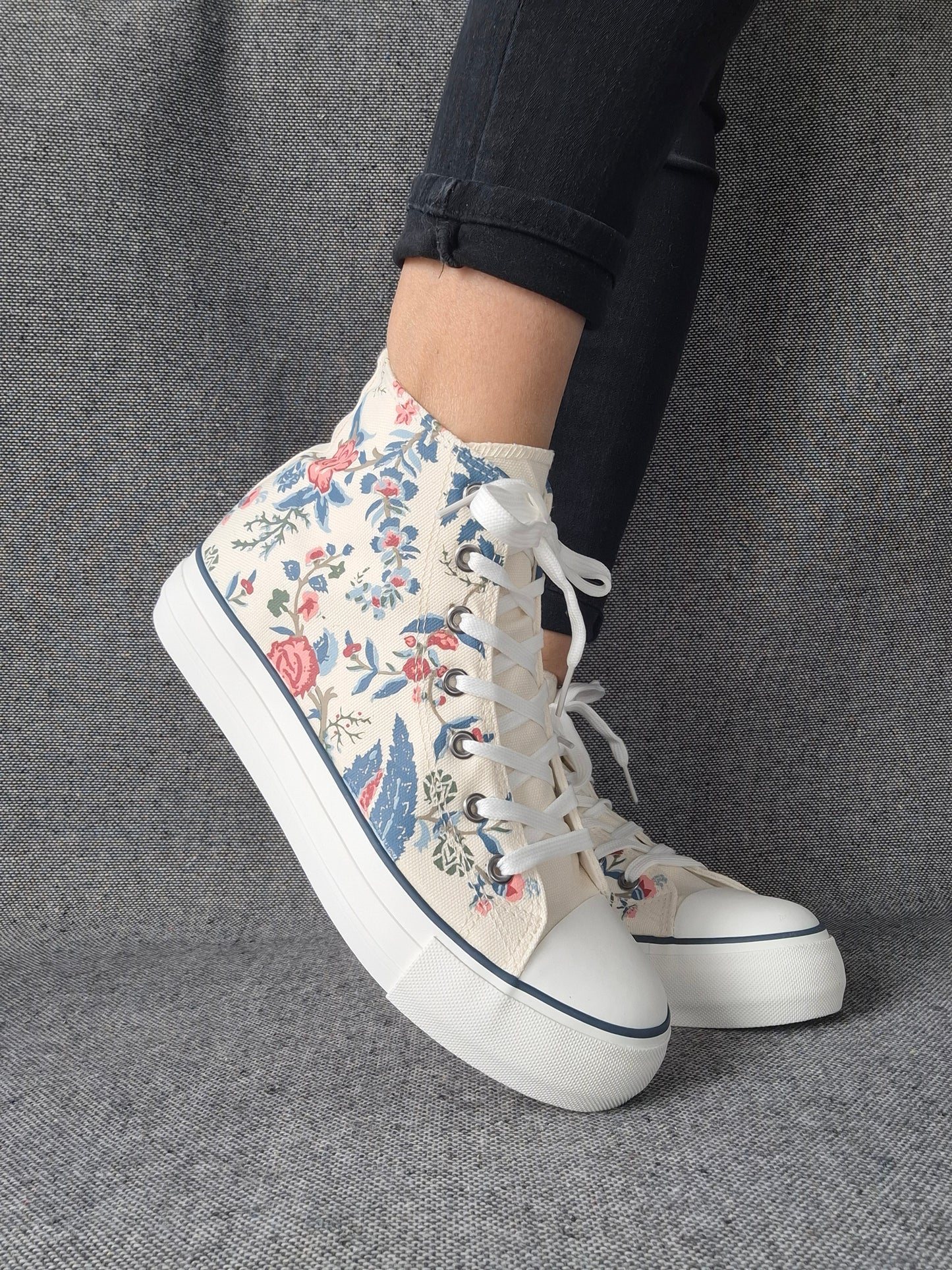 Chaussures baskets hautes en toile motif liberty floral style converse