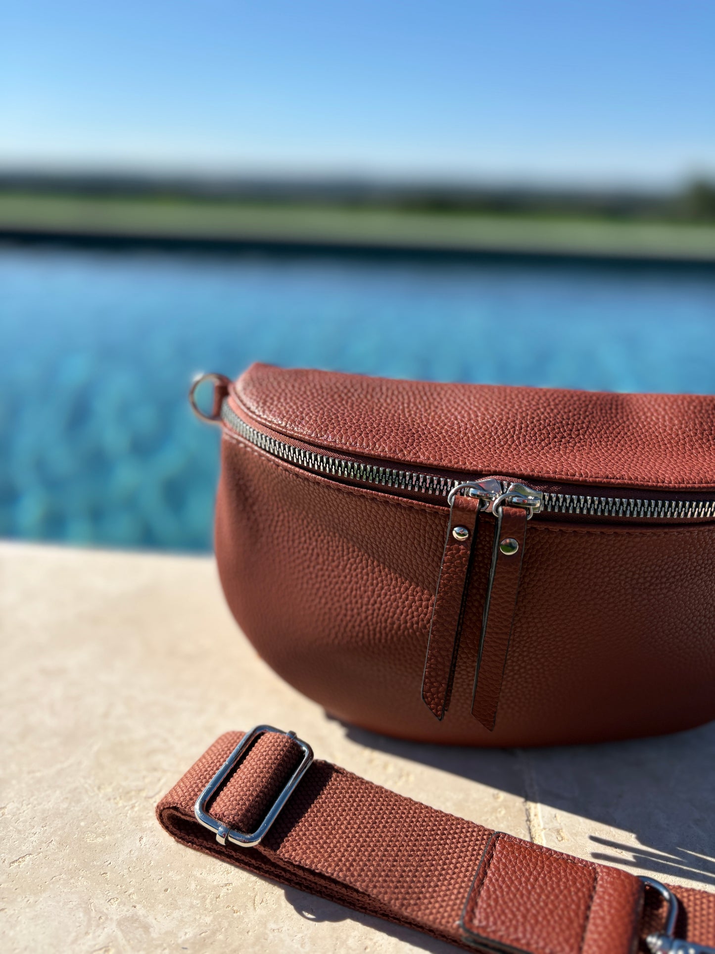 Sac banane simili cuir marron double fermeture