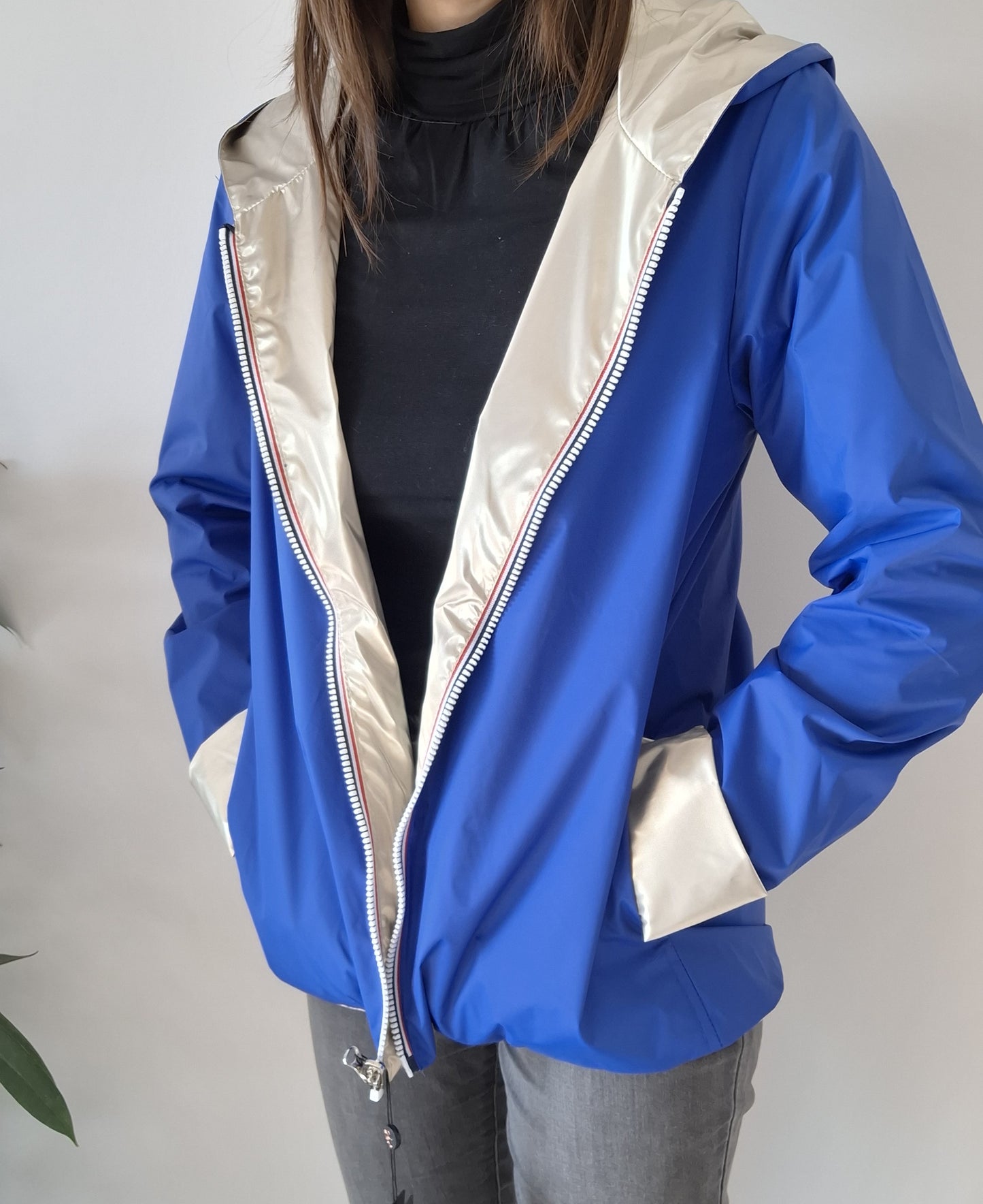 Laura Jo - Imperméable réversible court sans garnissage ouate couleur bleu électrique doré