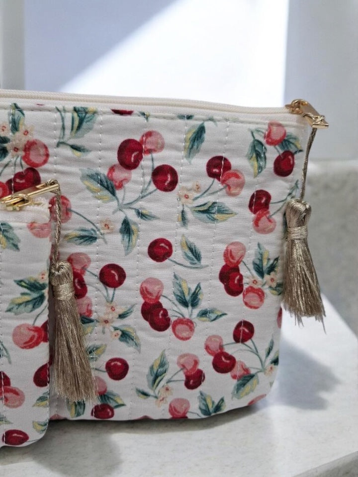 Trousse et pochette en coton motifs cerises rouges et roses