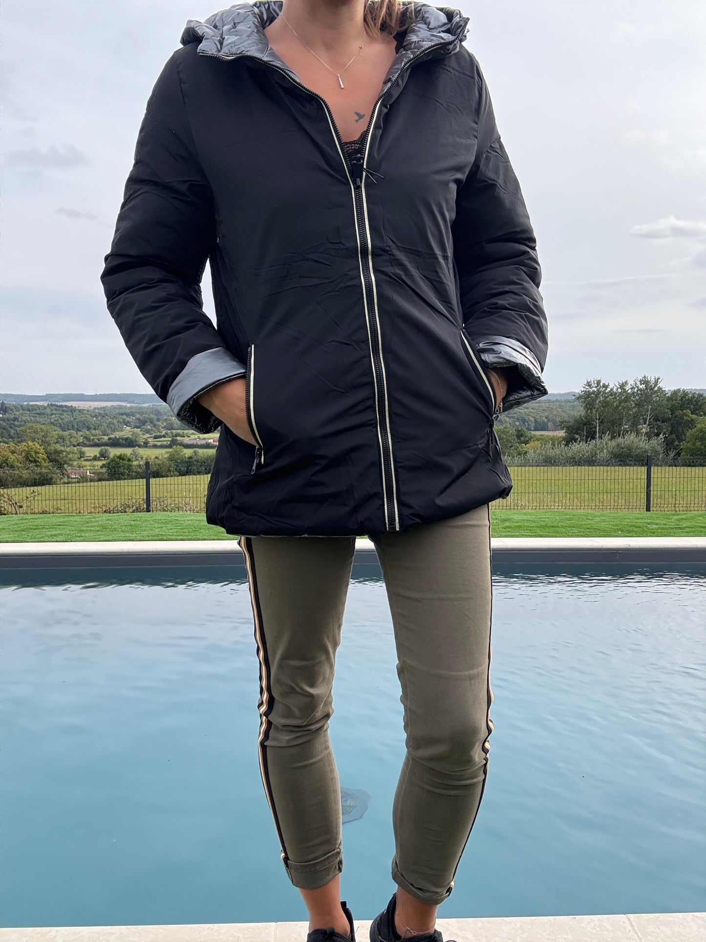 Melya Melody - Manteau court noir réversible et imperméable matelassé argenté brillant