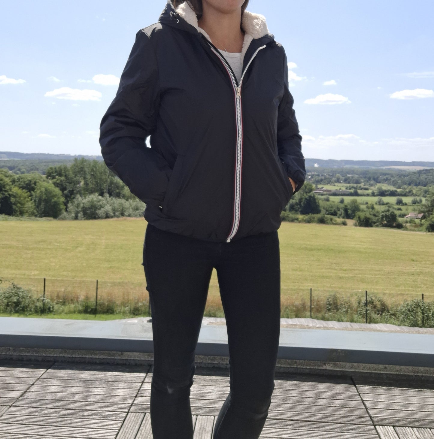 Laura Jo - Imperméable fourré court fausse fourrure noir intérieur imitation sherpa beige