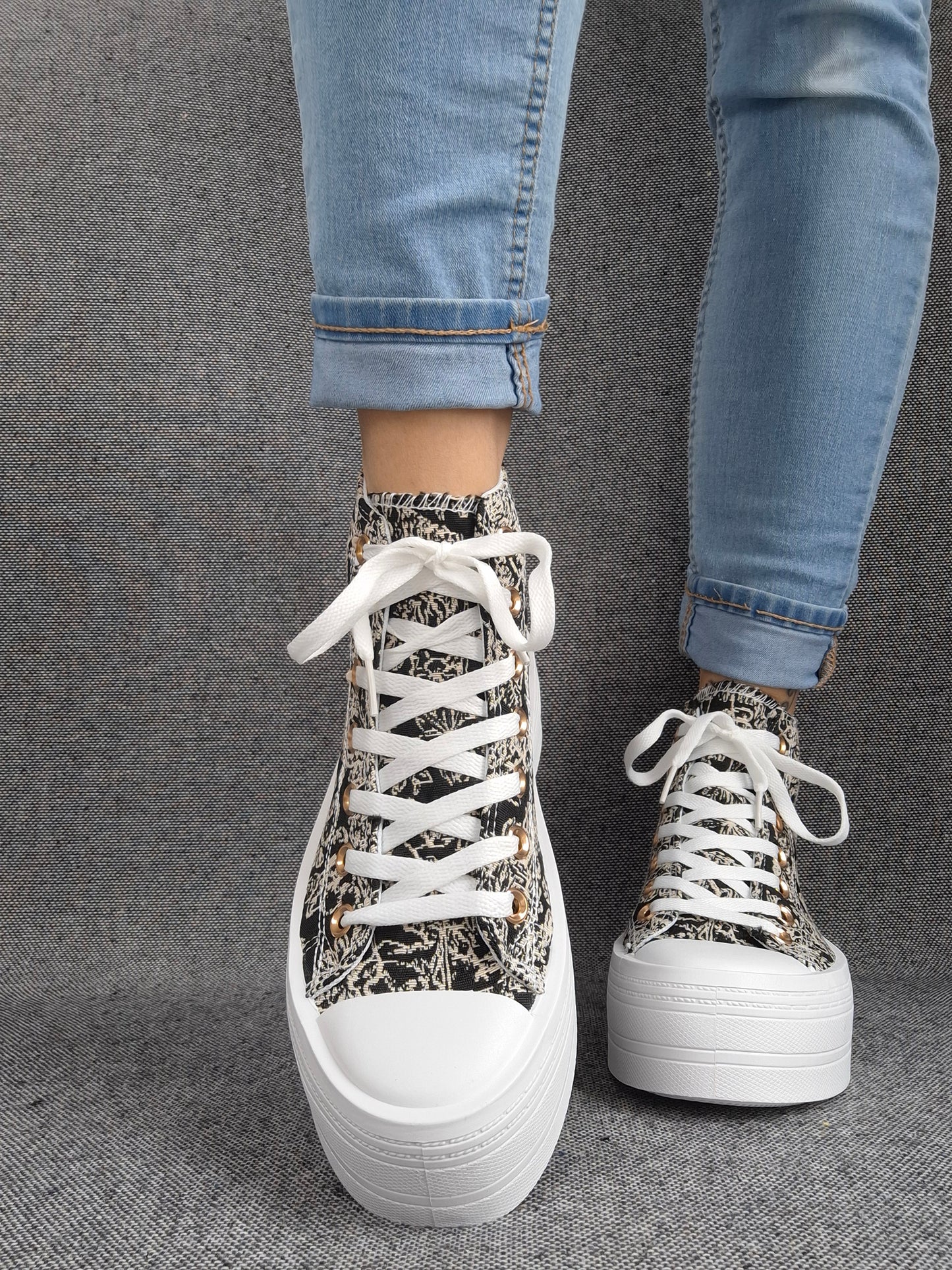 Chaussures baskets hautes en tissu toile noir toile de jouy beige semelles compensées