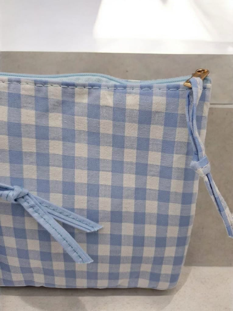 Pochette et trousse en coton vichy motifs à carreaux bleu et crème