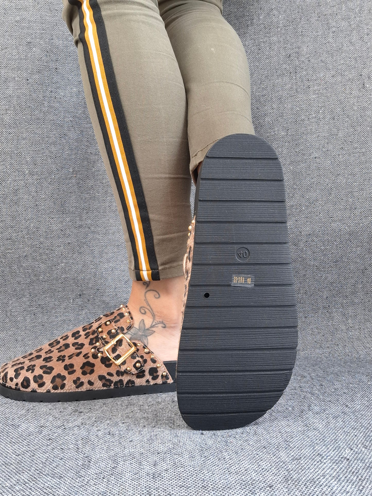 Chaussures sandales fermées type birk léopard à semelle intérieur noire