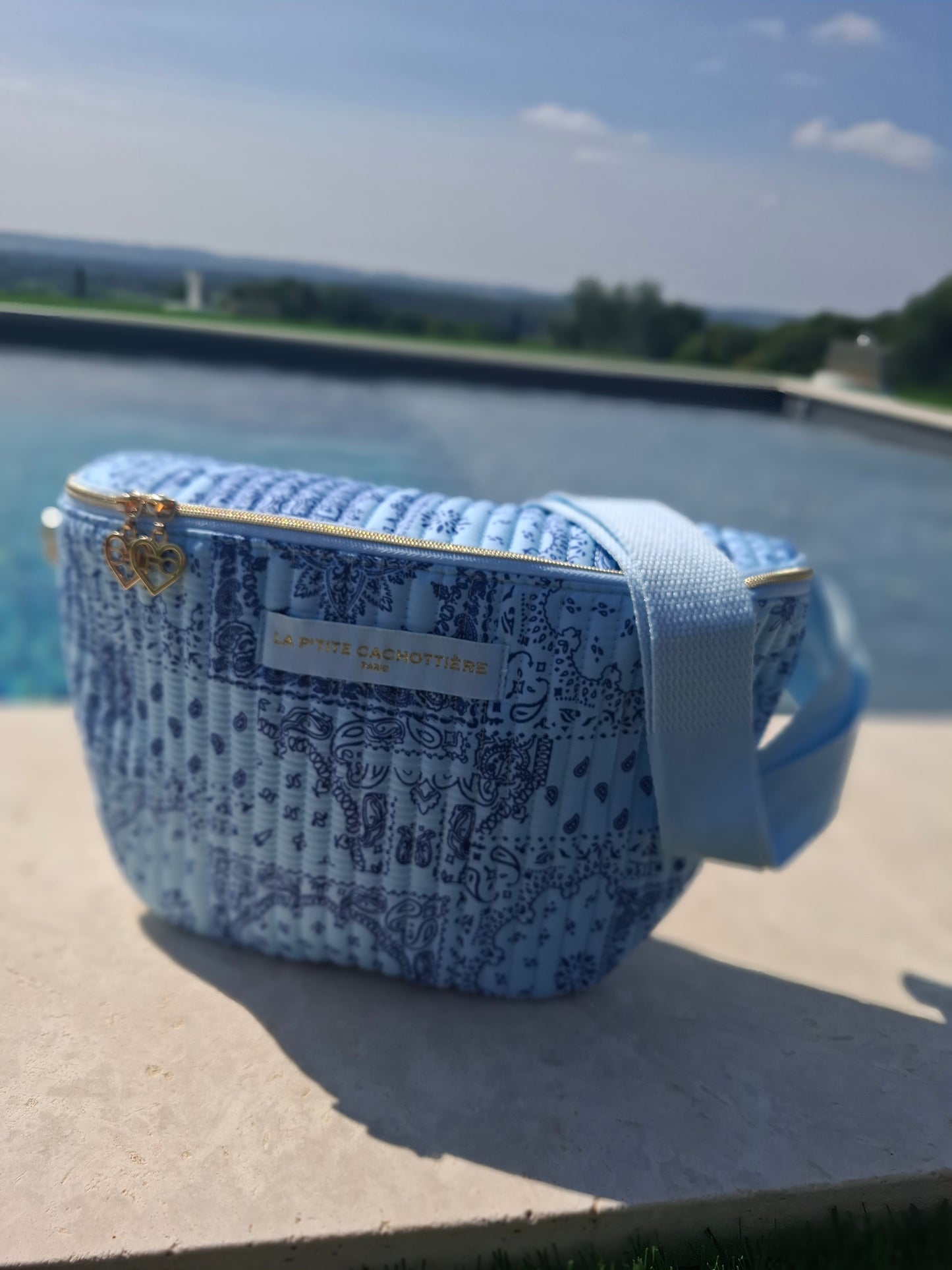 Sac banane en coton matelassé bleu design paisley bleu marine « La Ptite cachottière »