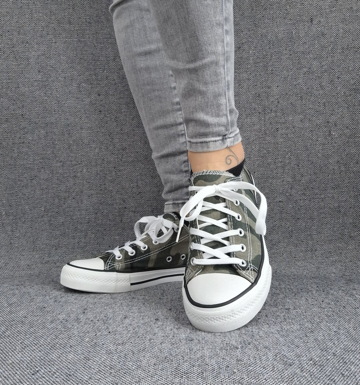 Chaussures baskets basses toile kaki camouflage style converse