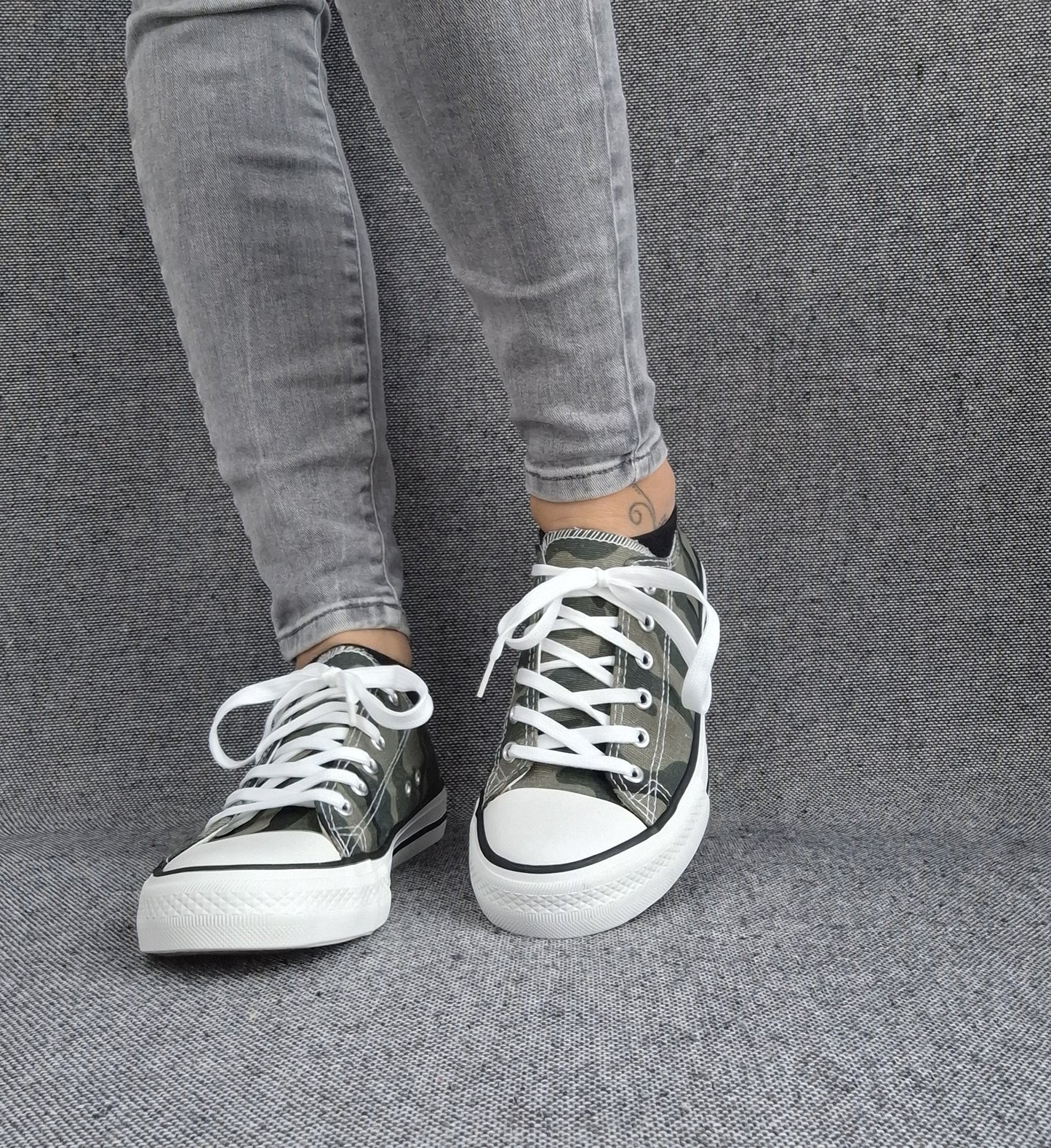 Chaussures baskets basses toile kaki camouflage style converse
