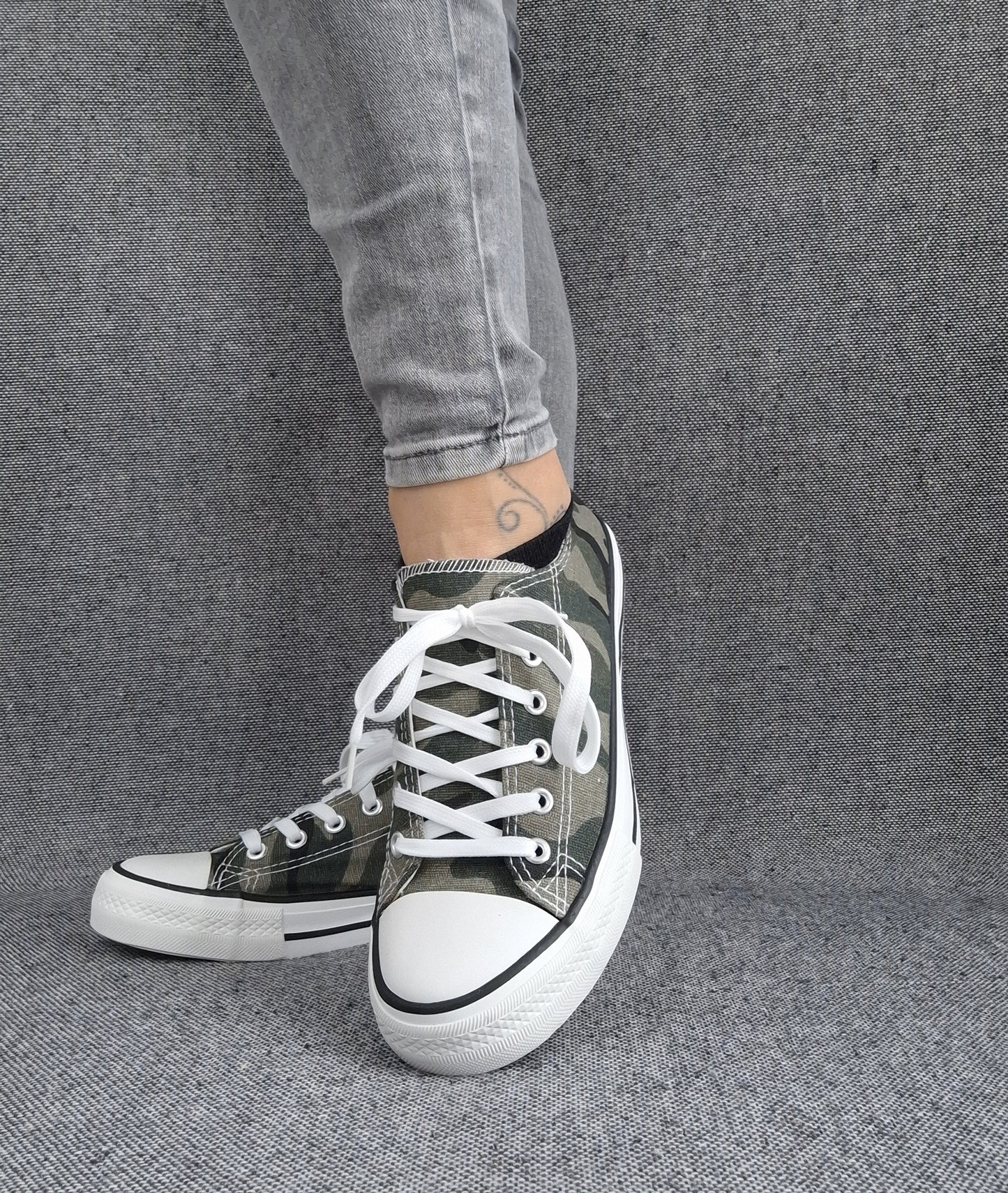 Chaussures baskets basses toile kaki camouflage style converse