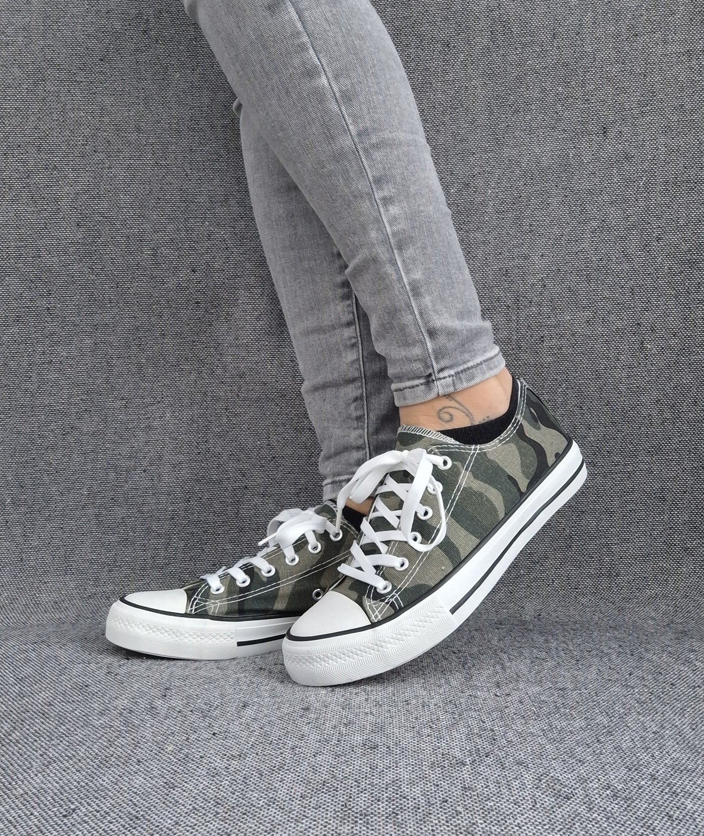 Chaussures baskets basses toile kaki camouflage style converse