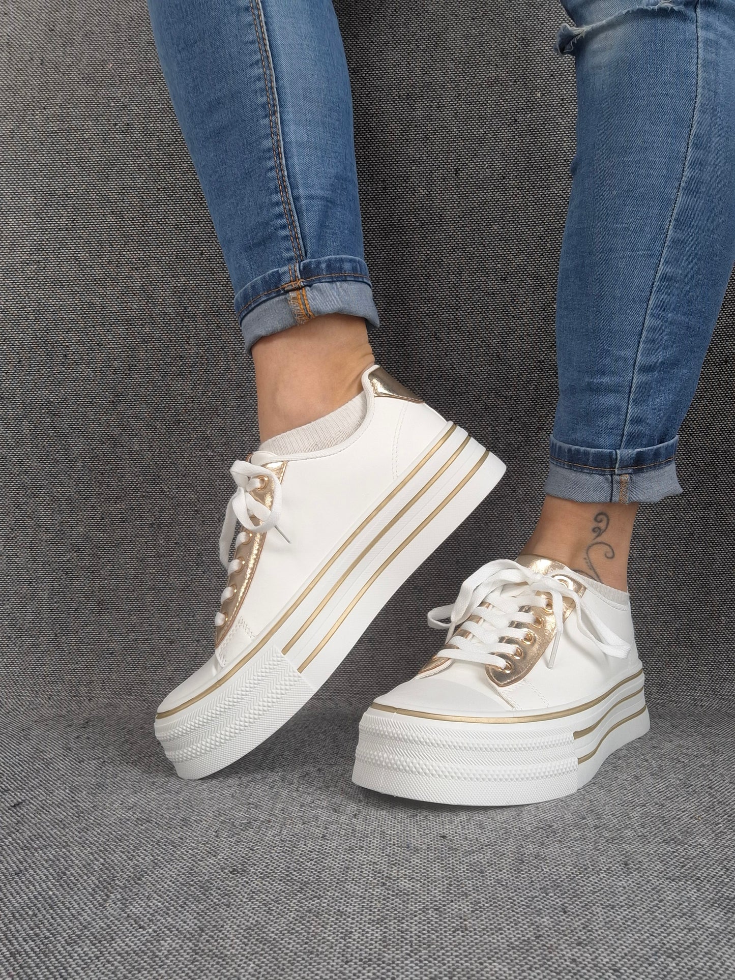 Chaussures baskets basses semelle compensée simili blanc style converse