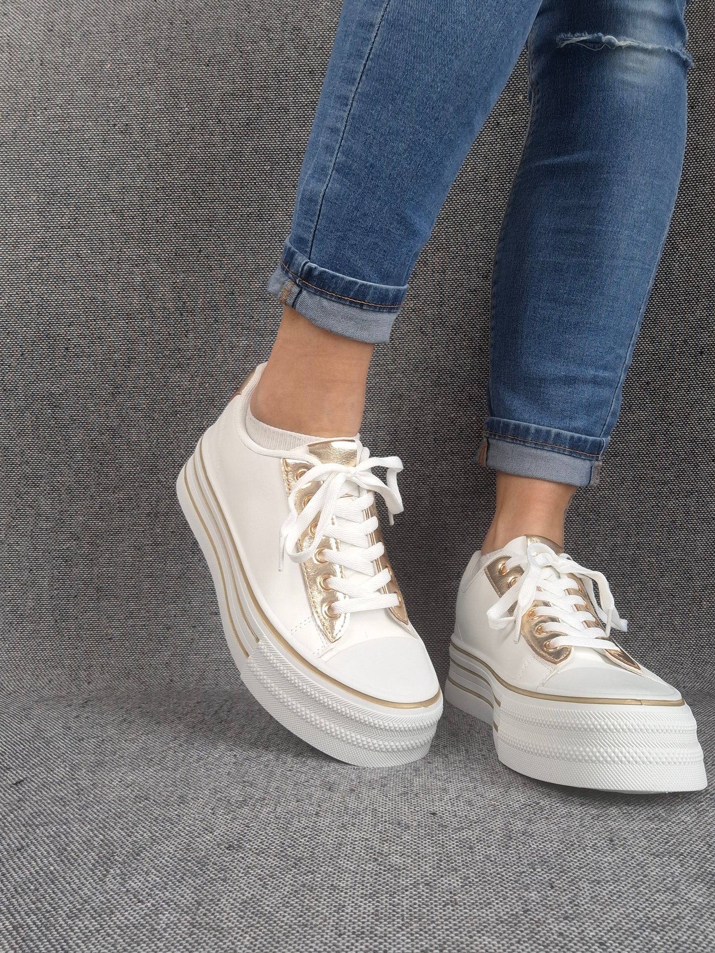 Chaussures baskets basses semelle compensée simili blanc style converse