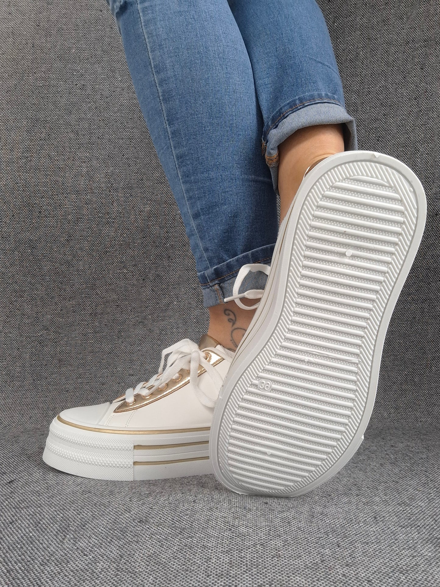 Chaussures baskets basses semelle compensée simili blanc style converse