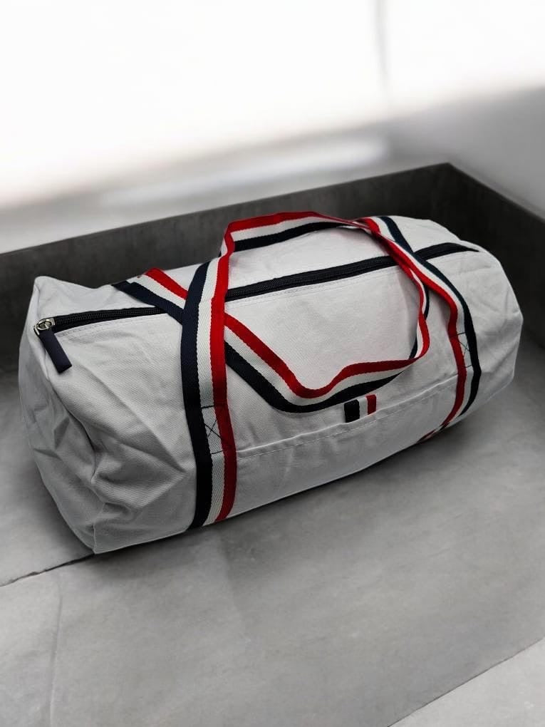 Sac polochon en tissu coton blanc détails rayés tricolores