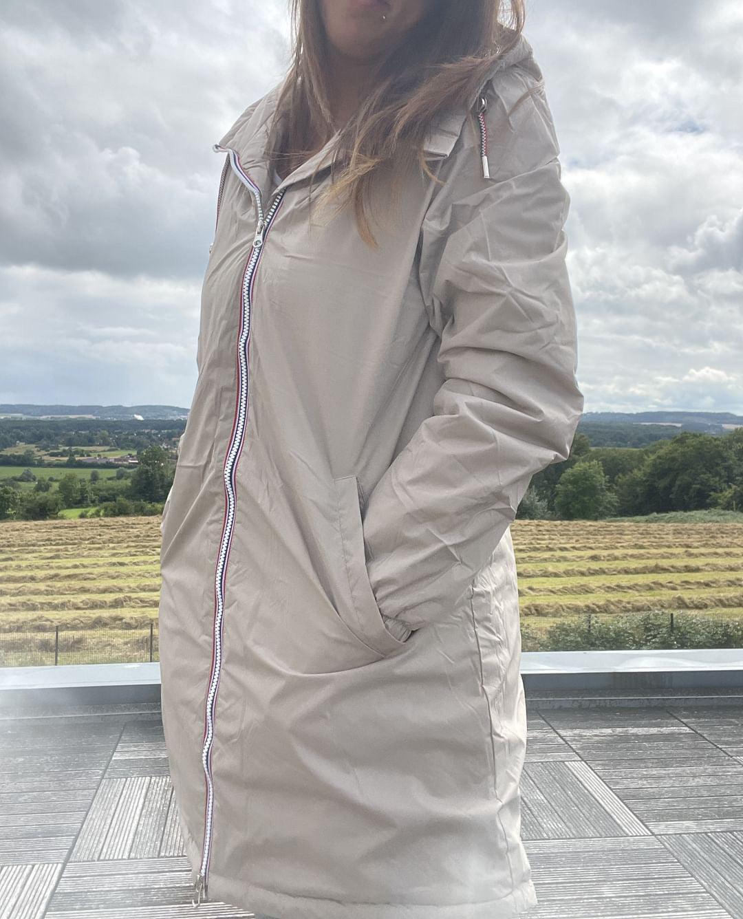Laura Jo - Imperméable long doublé en fausse fourrure cordon tricolore couleur beige