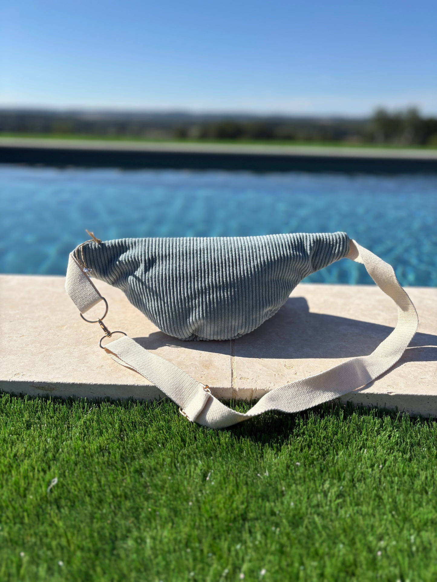 Sac banane tout velours cotelé bleu clair fait main